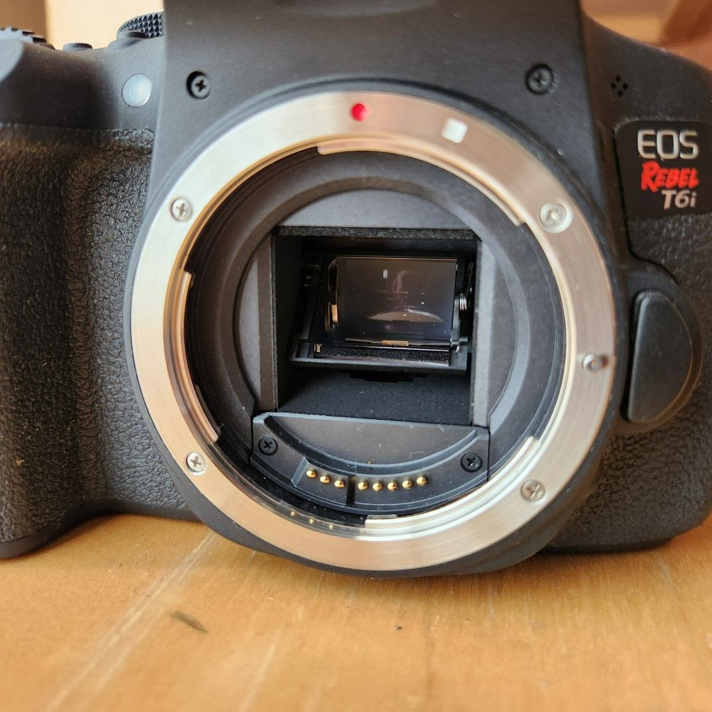 Canon EOS Rebel T6i / 750D Digital Camera with EF-S 18-55mm IS Lens 🍥 🎀📷