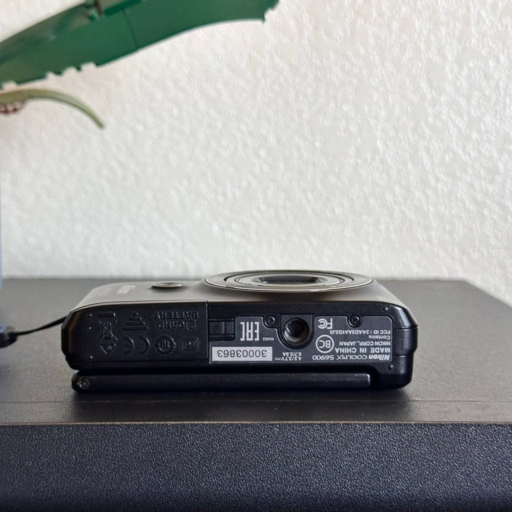 Nikon COOLPIX S6900 16MP Compact Digital Camera (Black) with Flip Screen and Wi-Fi 🍥 🎀📷