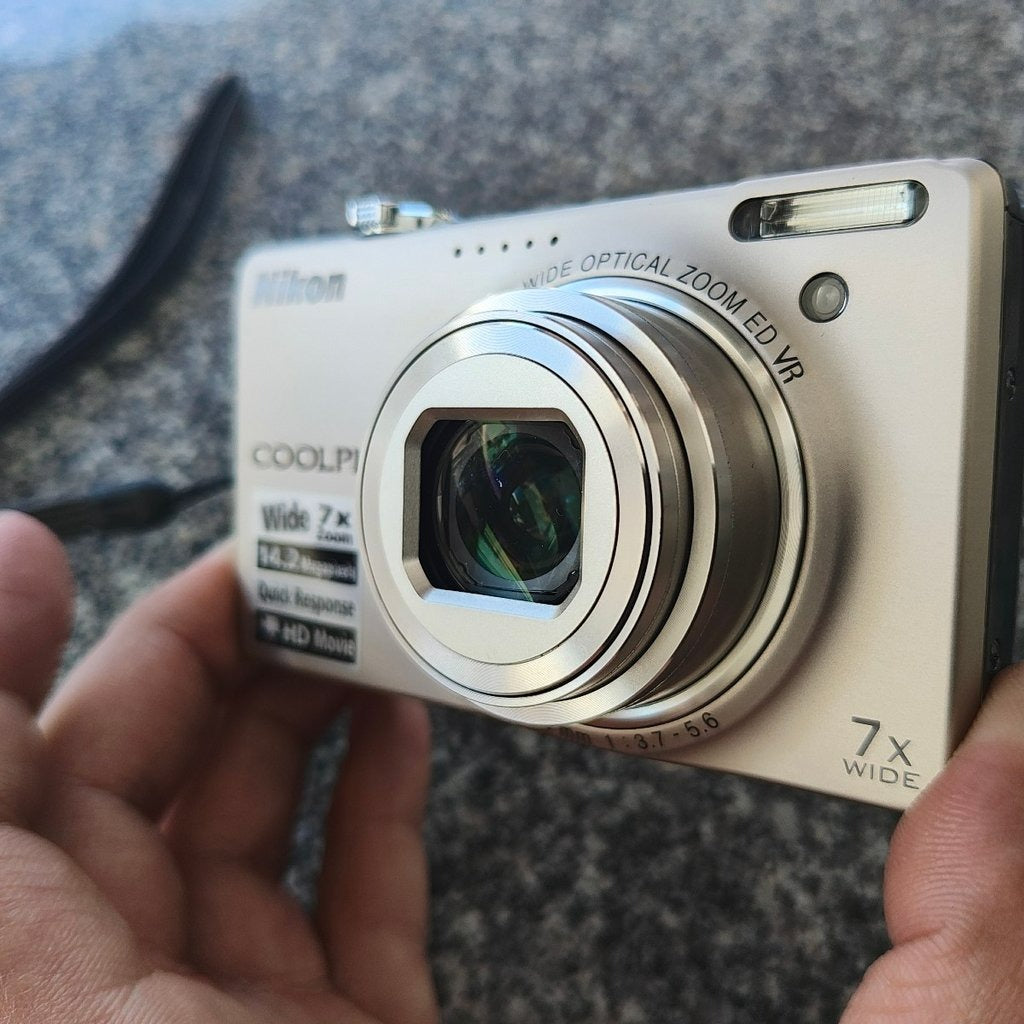 Nikon COOLPIX S6900 16MP Compact Digital Camera (Black) with Flip Screen and Wi-Fi 🍥 🎀📷