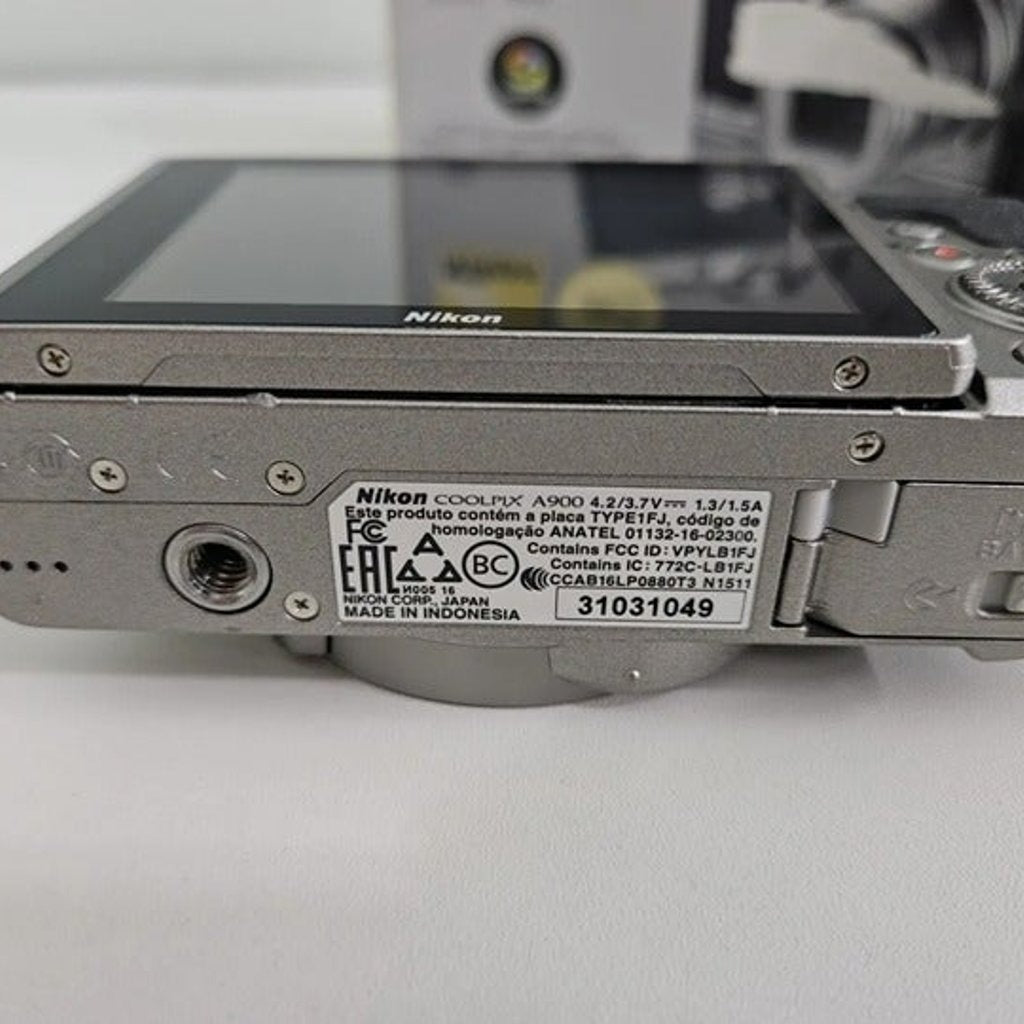 Nikon COOLPIX A900 20.0-Megapixel Digital Camera 📷