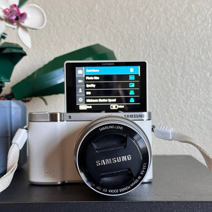 Used Samsung NX3000 Mirrorless Digital Camera (White) with 16-50mm Lens