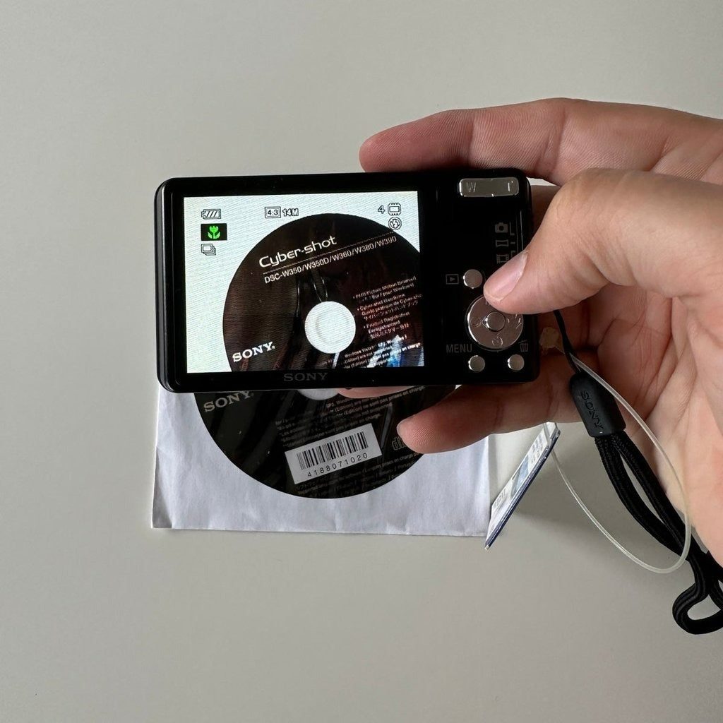 Nikon COOLPIX S6900 16MP Compact Digital Camera (Black) with Flip Screen and Wi-Fi 🍥 🎀📷