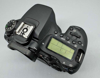 Canon EOS 90D 32.5 MP Digital slr DSLR camera body - shutter count: 9,000