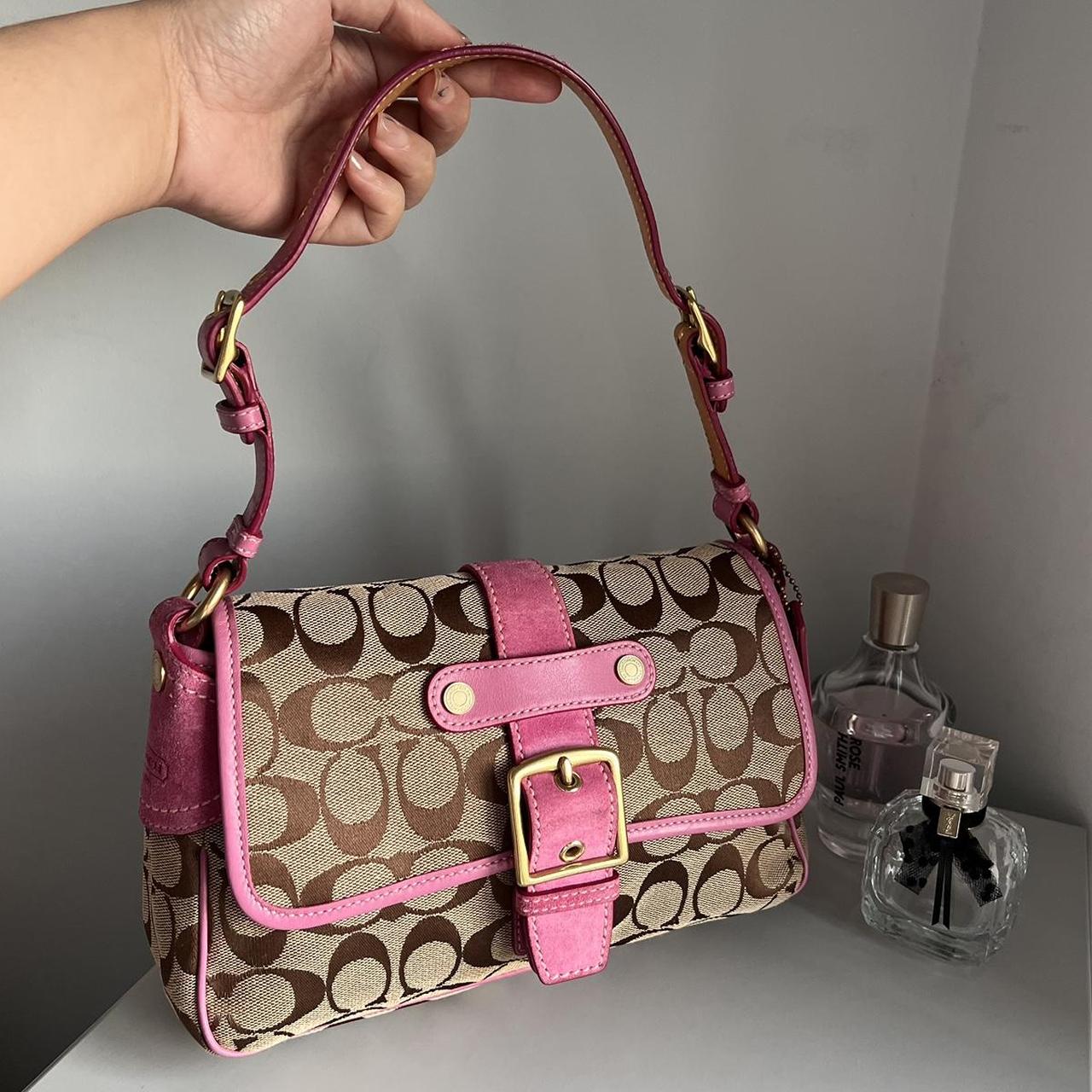Coach Signature Shoulder Bag KQ