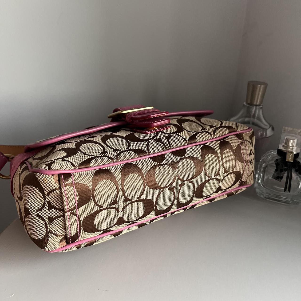 Coach Signature Shoulder Bag KQ