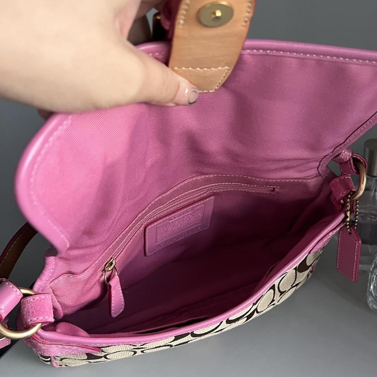 Coach Signature Shoulder Bag KQ