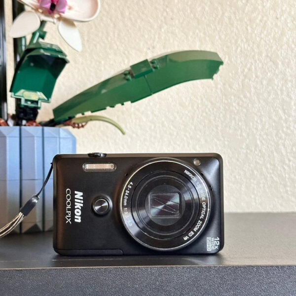 Nikon Coolpix S6900 16Mp Black Compact Digital Camera With Flip Screen And Wi Fi Hj - Image 2